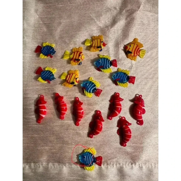 LOT Of 17 Vintage Mini Hand Blown Glass Art Fish And Seahorse Figurines 1” - Picture 9 of 9